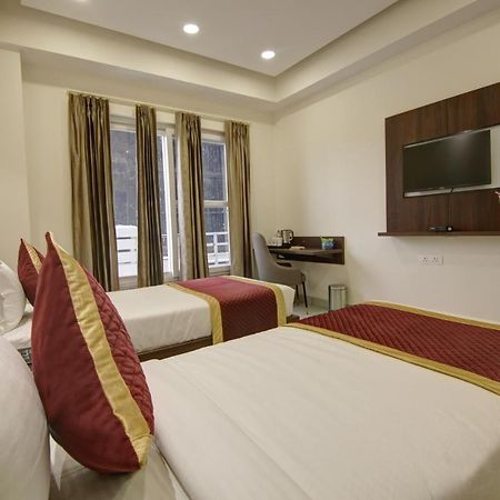 Hotel La Mirage Noida Esterno foto