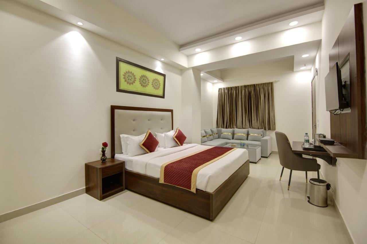 Hotel La Mirage Noida Esterno foto