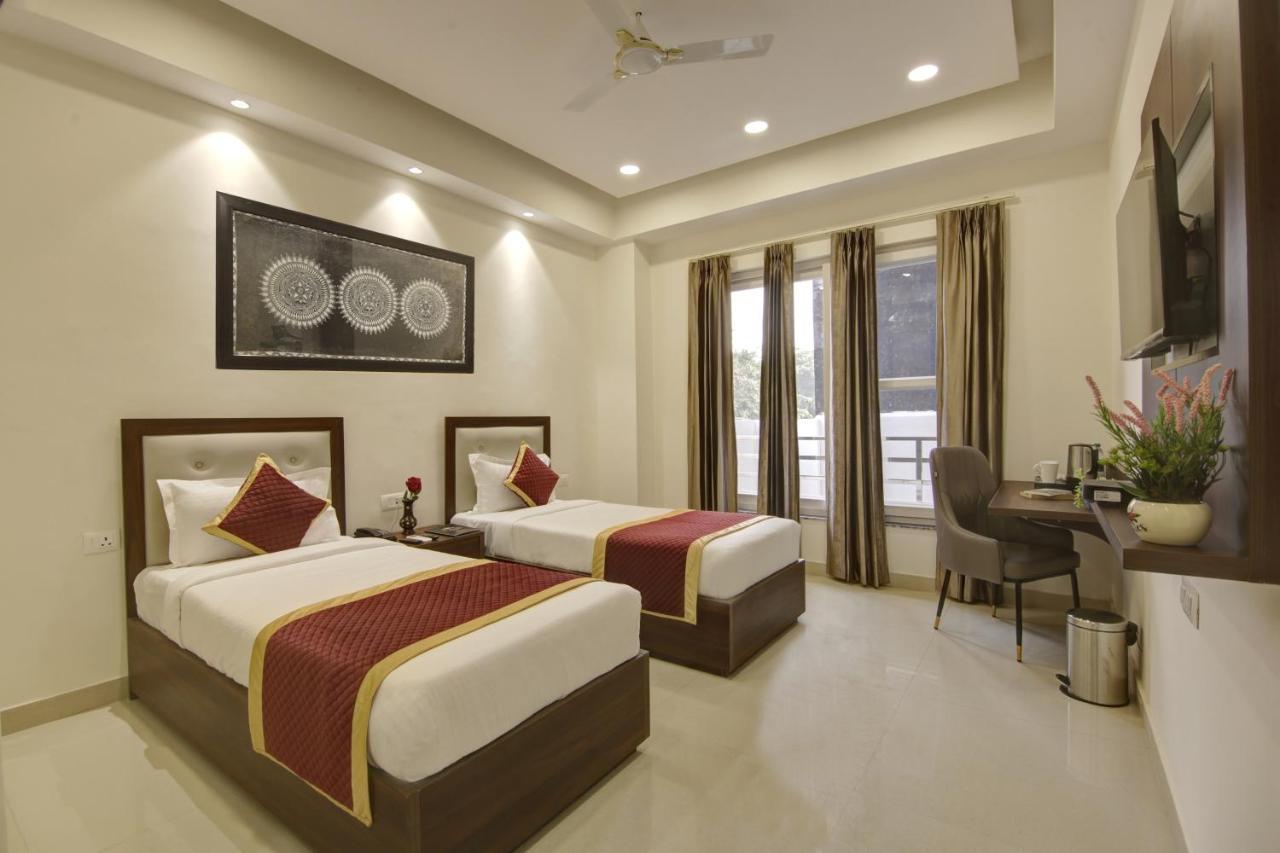 Hotel La Mirage Noida Esterno foto