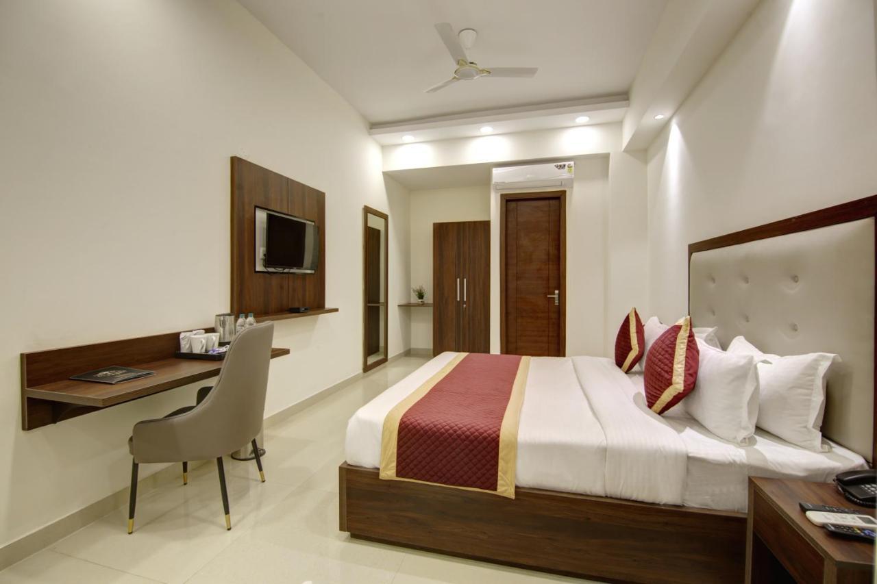Hotel La Mirage Noida Esterno foto